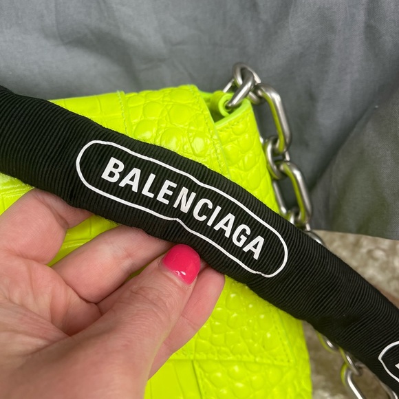 SOLD🖤🤍BALENCIAGA downtown shoulder bag - Picture 4 of 9
